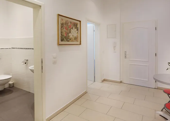 Che Apartment *