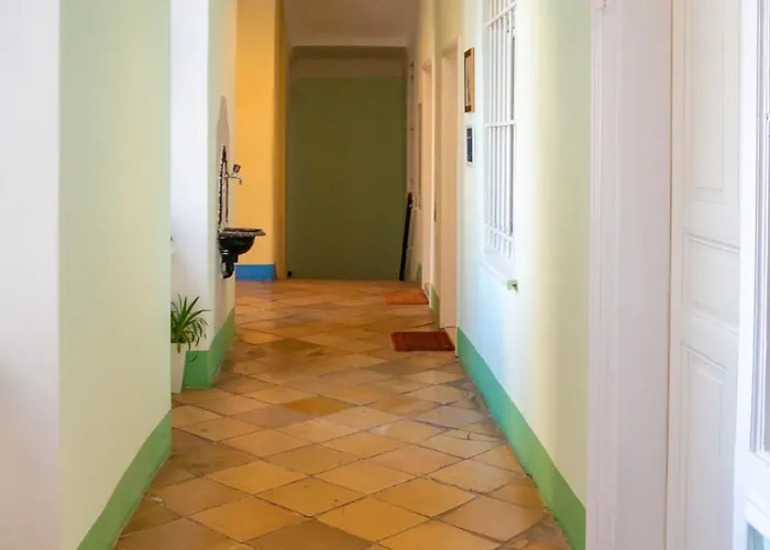 Che Apartment *