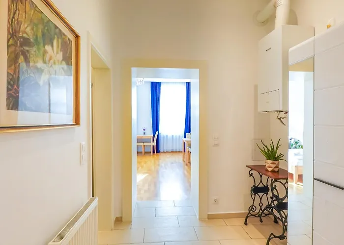 Che Apartment *